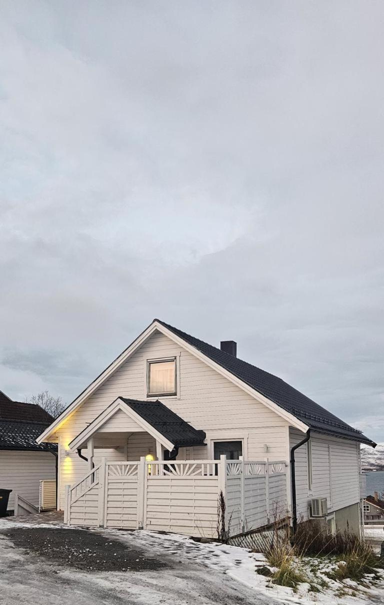 Lovely 4 Bedroom House With The View Of Aurora Casa vacanze Tromsø