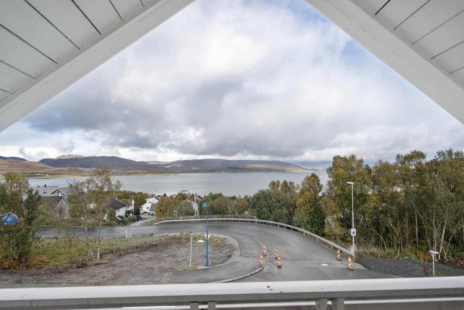 Lovely 4 Bedroom House With The View Of Aurora Casa vacanze *